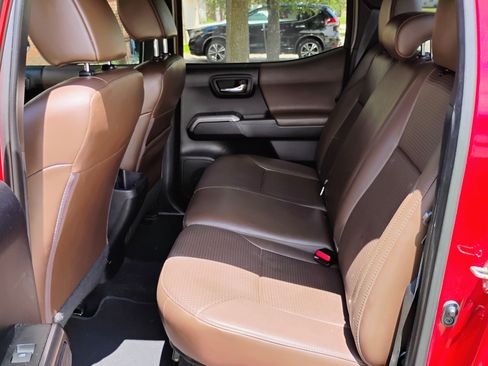 Used 2020 Toyota Tacoma Limited image 17