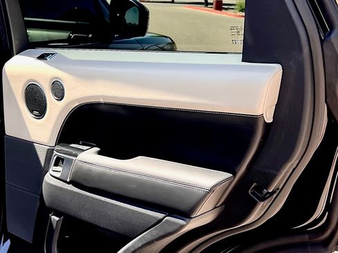 Used 2020 Land Rover Range Rover Sport HST image 22