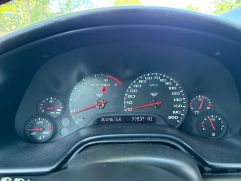 Used 2000 Chevrolet Corvette Convertible w/ Performance Handling Pkg RWD image 11