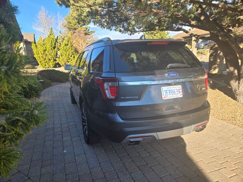 Used 2016 Ford Explorer Platinum image 4