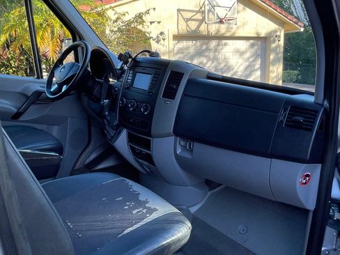 Used 2015 Mercedes-Benz Sprinter 2500 image 25