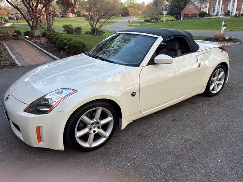 Used 2004 Nissan 350Z Touring image 1