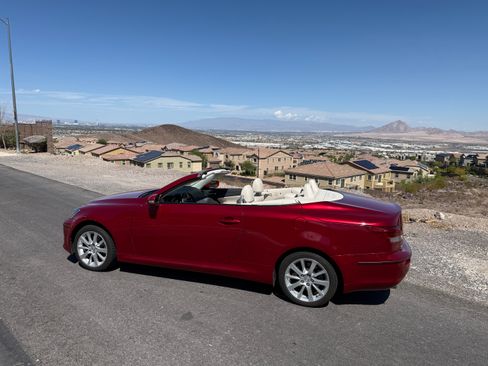 Used 2010 Lexus IS 250C image 2