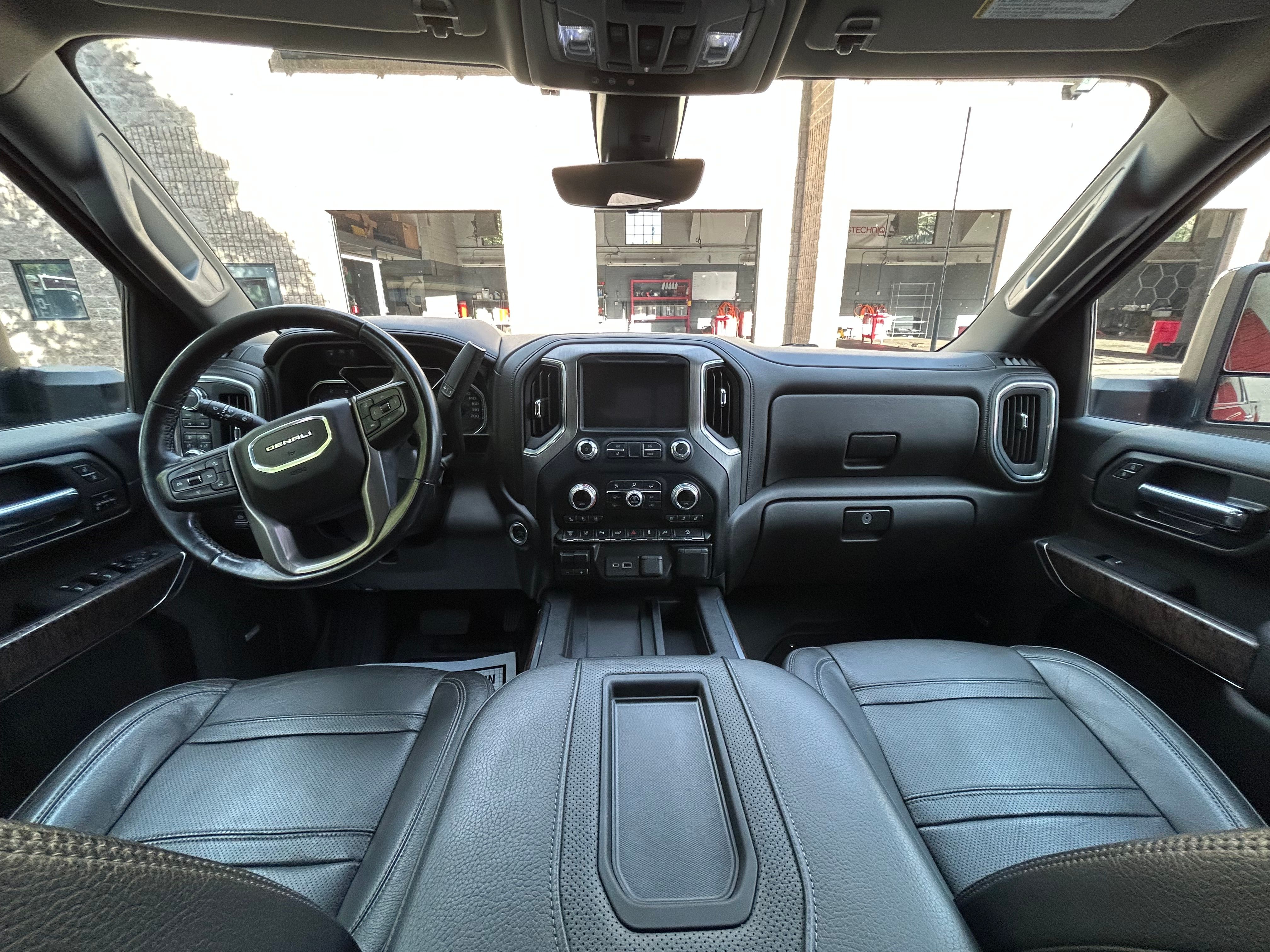 Used 2022 GMC Sierra 2500 Denali w/ Technology Package AWD/4WD image 11