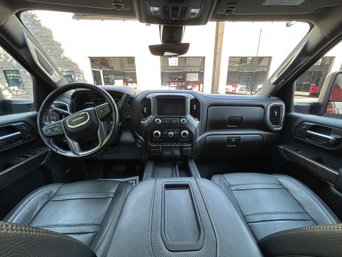 Used 2022 GMC Sierra 2500 Denali w/ Technology Package AWD/4WD image 11