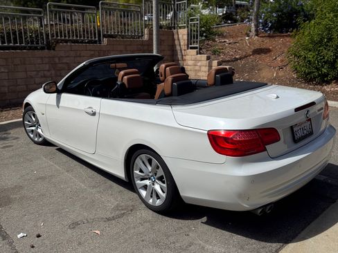 Used 2013 BMW 328i Convertible image 4
