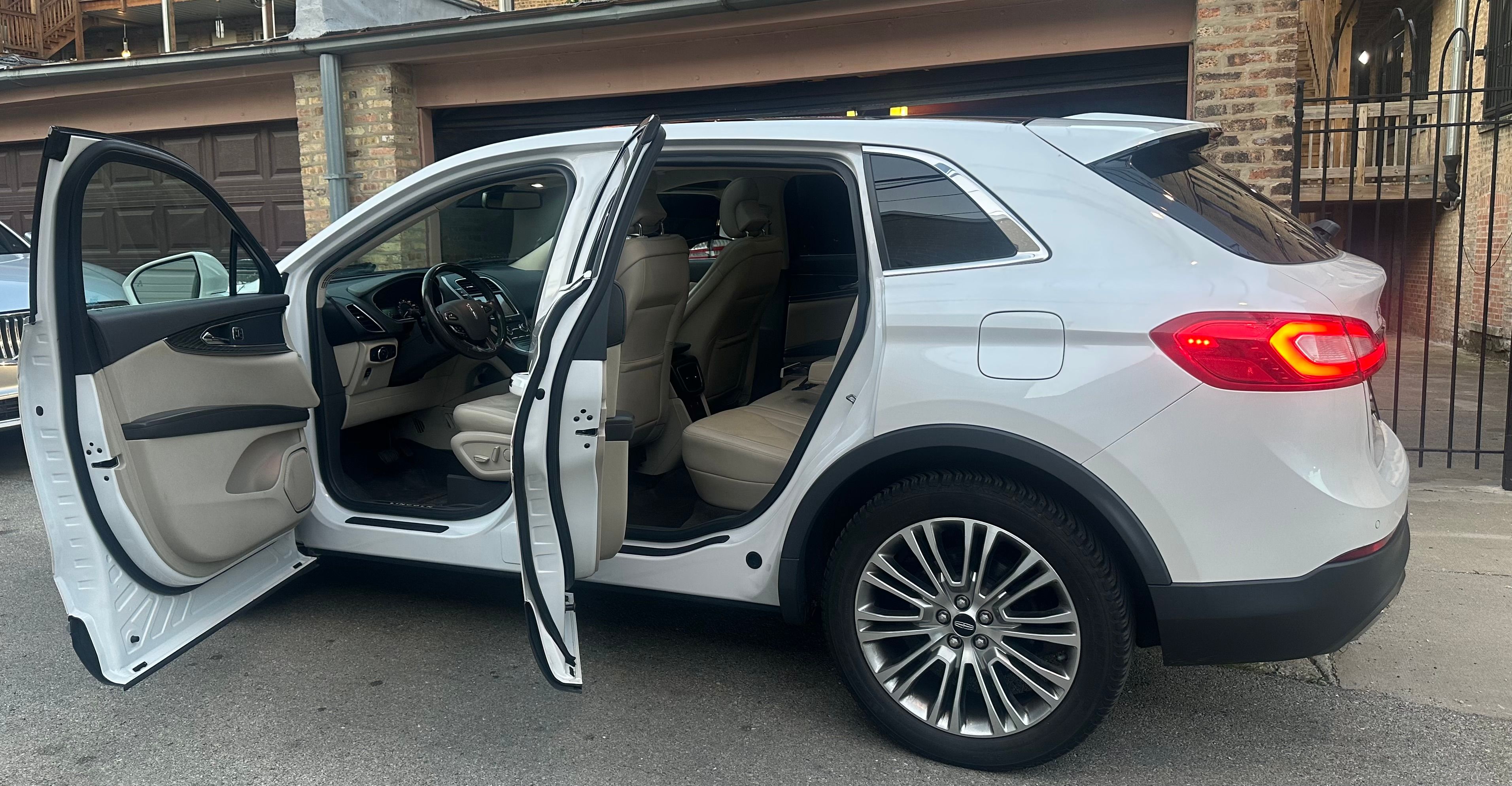 Used 2017 Lincoln MKX Reserve w/ Lincoln MKX Climate Package AWD/4WD image 4