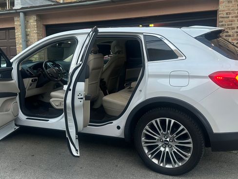 Used 2017 Lincoln MKX Reserve w/ Lincoln MKX Climate Package AWD/4WD image 4