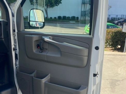 Used 2009 Chevrolet Express 3500 Passenger w/ LT Preferred Equipment Group image 25