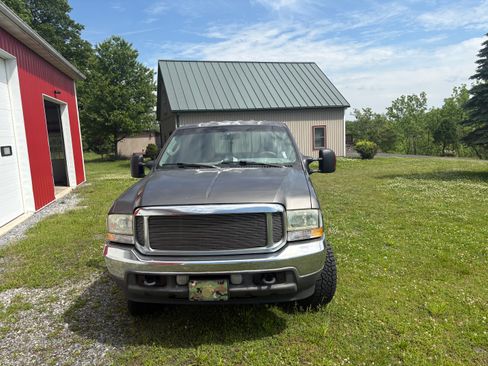 Used 2003 Ford F250 XLT AWD/4WD image 2