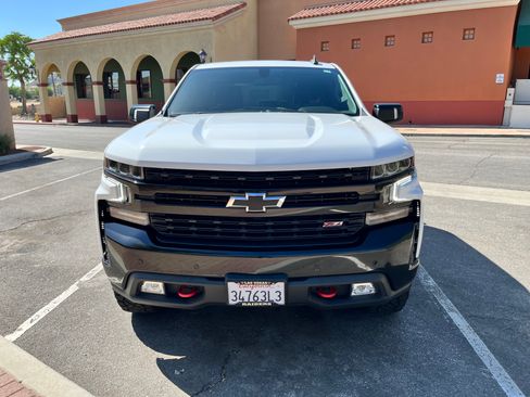 Used 2022 Chevrolet Silverado 1500 LT Trail Boss w/ Safety Package AWD/4WD image 2