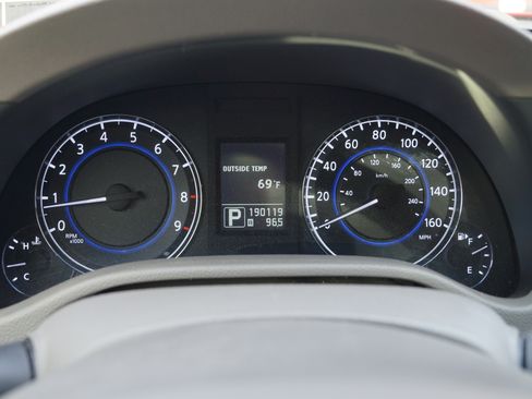 Used 2010 INFINITI G37 x Sedan w/ Premium Pkg AWD/4WD image 8