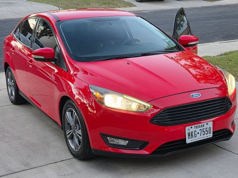 Used 2017 Ford Focus SE image 1