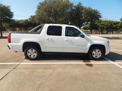 Used 2011 Chevrolet Avalanche LS RWD image 21
