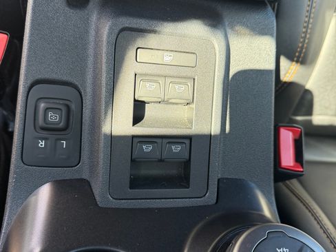 Used 2023 Ford Bronco Badlands image 6