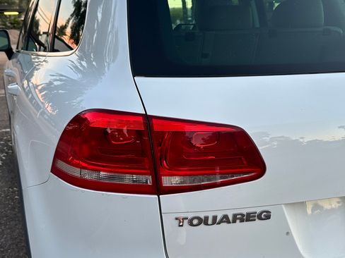 Used 2012 Volkswagen Touareg Hybrid image 14