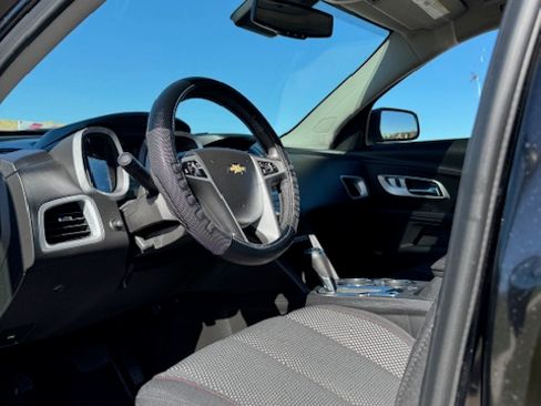 Used 2017 Chevrolet Equinox LT image 9