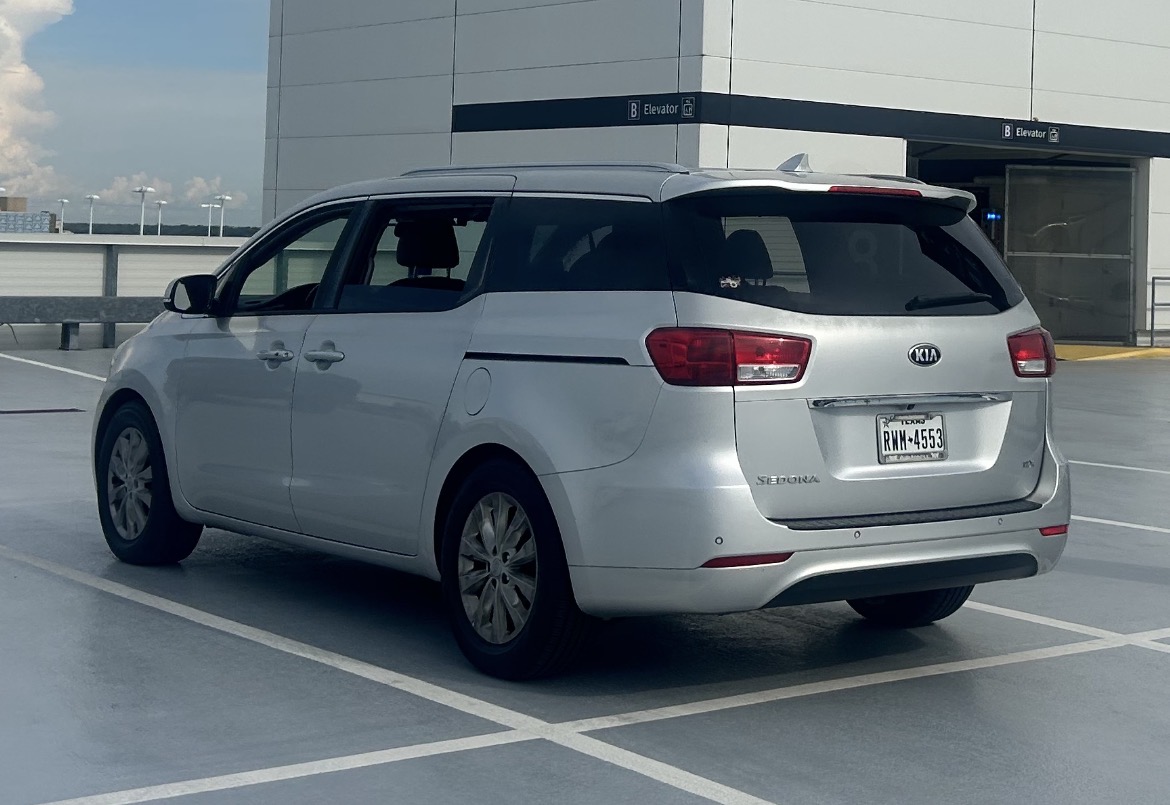 Used 2016 Kia Sedona EX FWD image 1