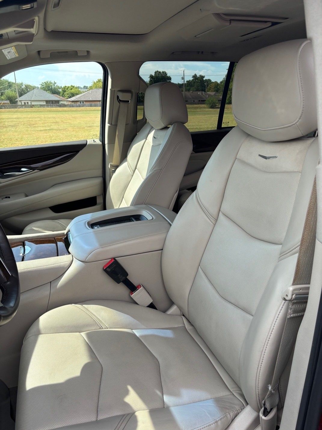 Used 2017 Cadillac Escalade Premium Luxury AWD/4WD image 18