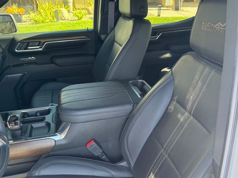 Used 2024 Chevrolet Silverado 1500 High Country w/ Technology Package RWD image 9