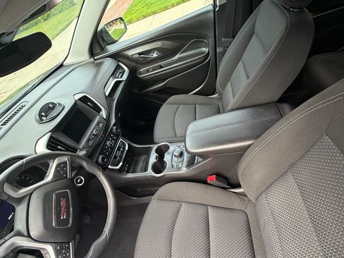 Used 2024 GMC Terrain SLE w/ Driver Convenience Package image 5