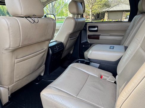 Used 2016 Toyota Sequoia Platinum image 10