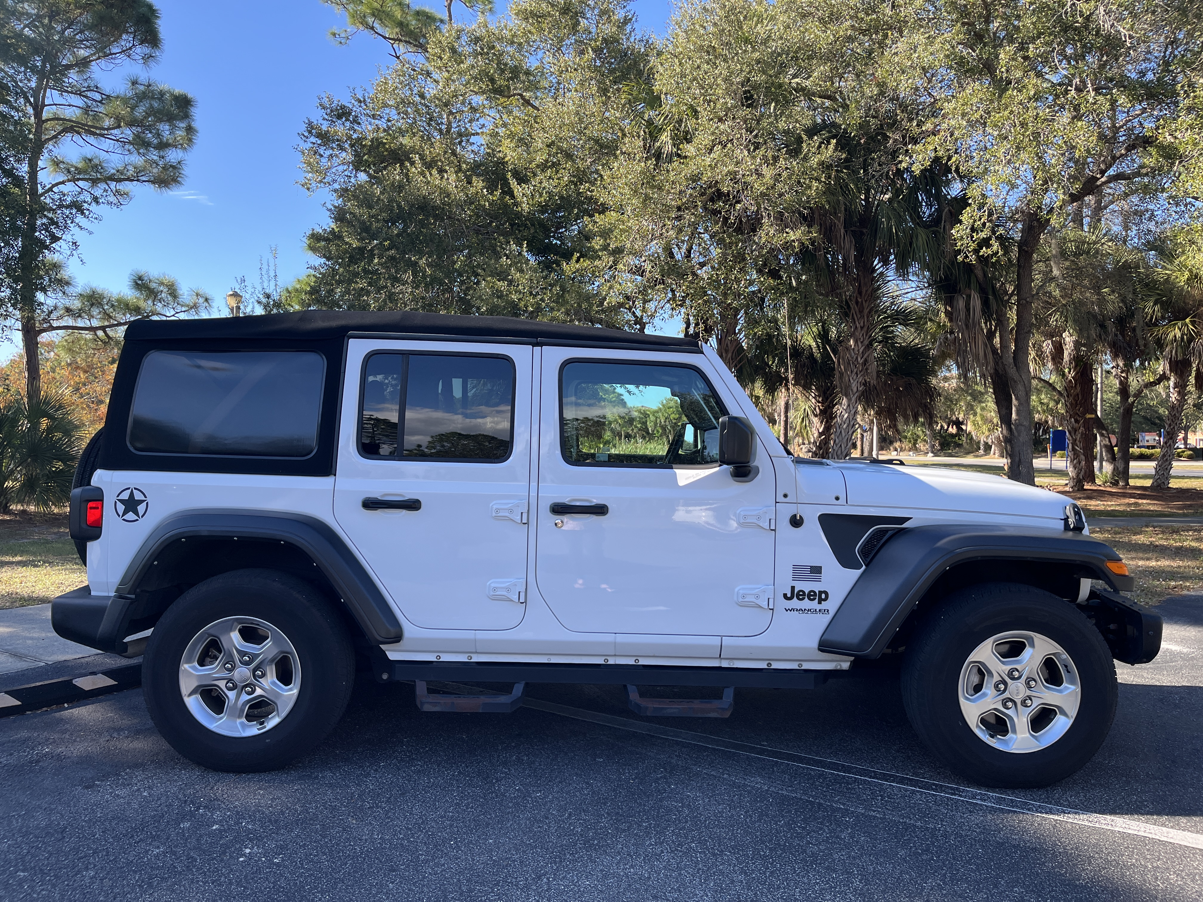 Used 2021 Jeep Wrangler Unlimited Sport AWD/4WD image 9