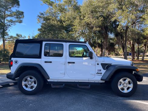 Used 2021 Jeep Wrangler Unlimited Sport AWD/4WD image 9