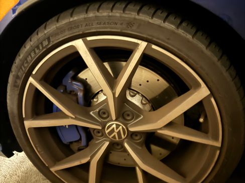 Used 2024 Volkswagen Golf R image 8