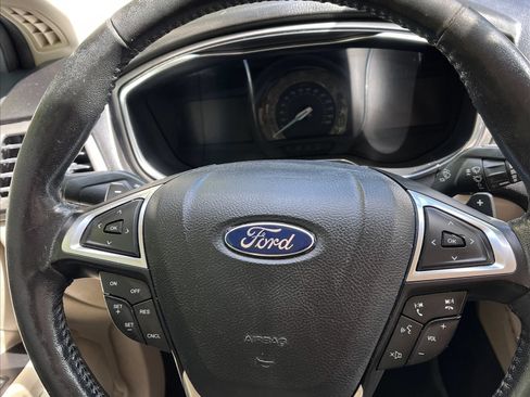 Used 2017 Ford Fusion SE w/ Fusion SE Technology Package image 11