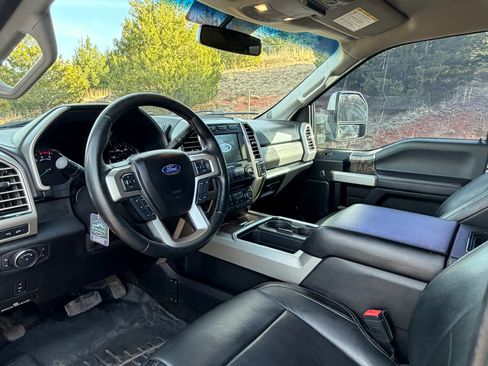 Used 2017 Ford F250 Lariat w/ Lariat Value Package image 11