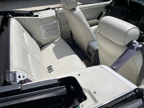 Used 1993 Ford Mustang LX image 9