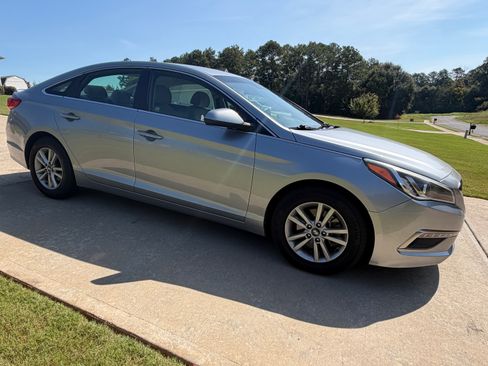 Used 2015 Hyundai Sonata SE FWD image 5