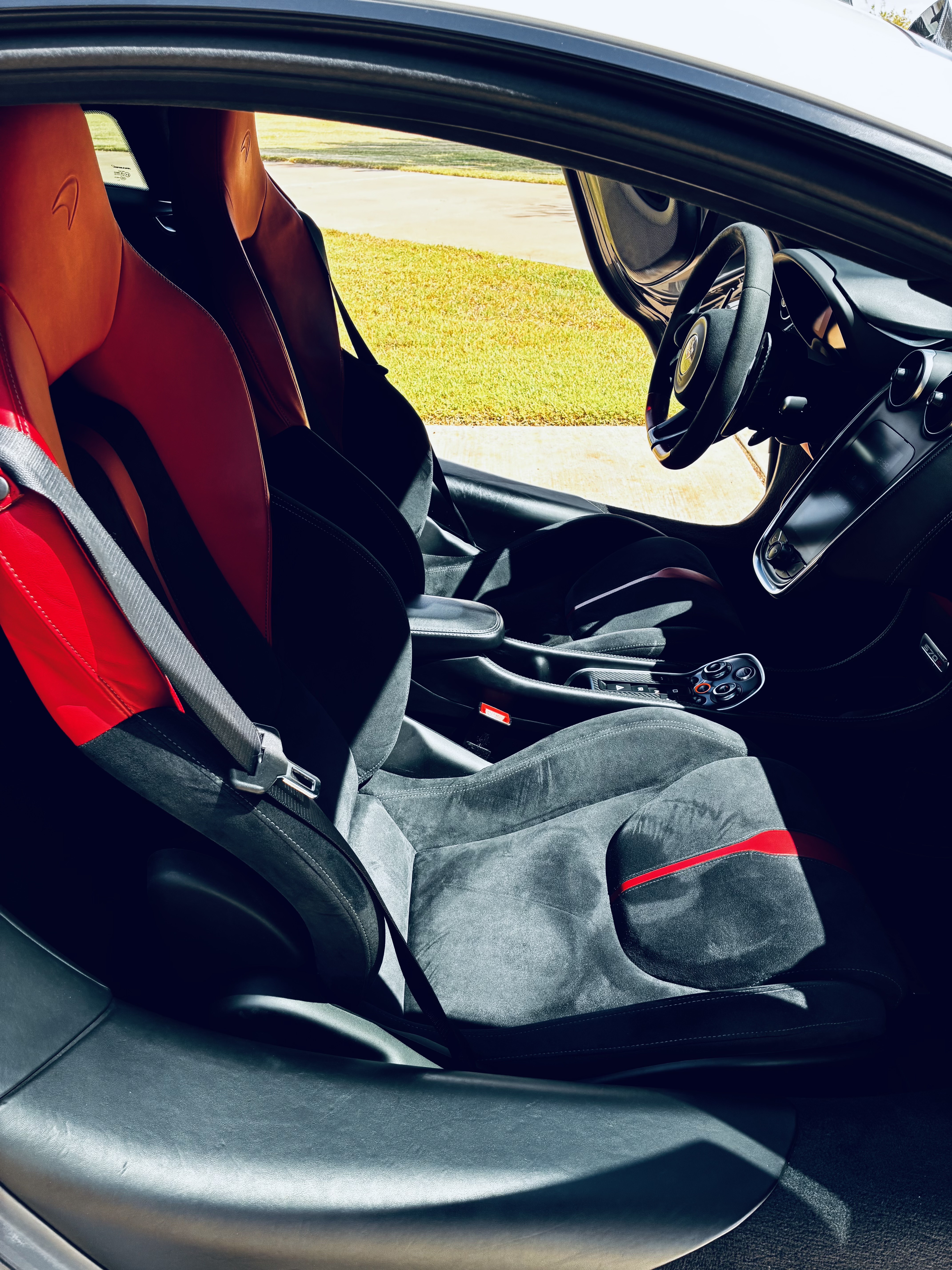 Used 2016 McLaren 570S Coupe RWD image 20