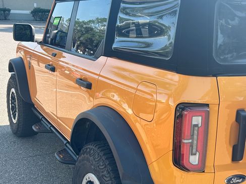 Used 2021 Ford Bronco Badlands image 4