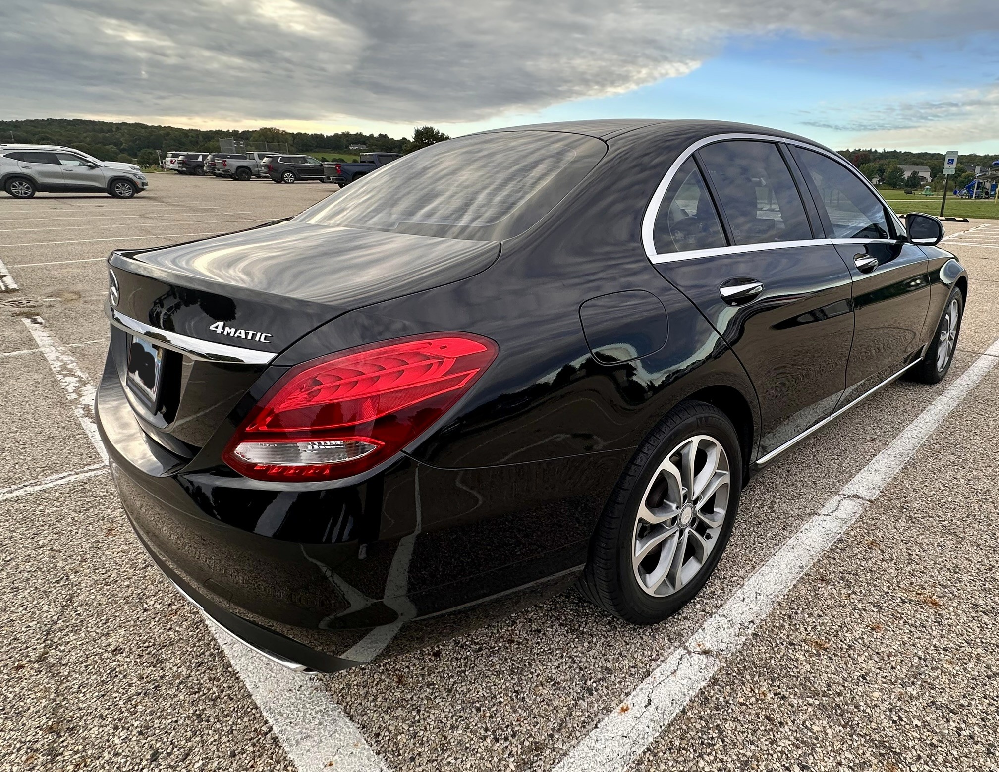 Used 2017 Mercedes-Benz C 300 4MATIC Sedan image 4