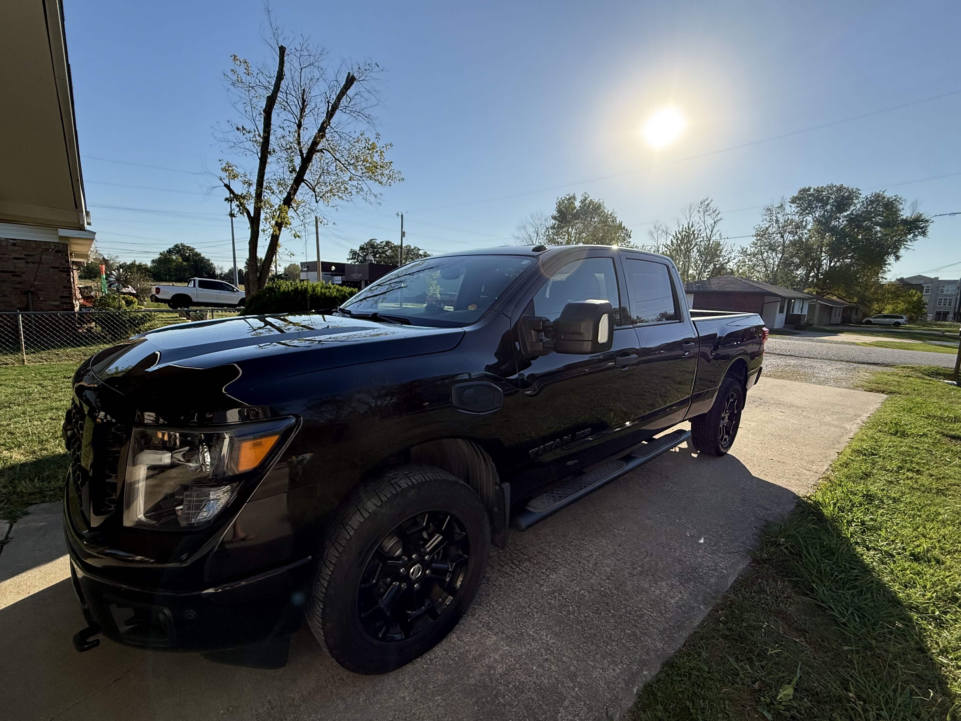 Used 2018 Nissan Titan SV w/ SV Convenience Package AWD/4WD image 2