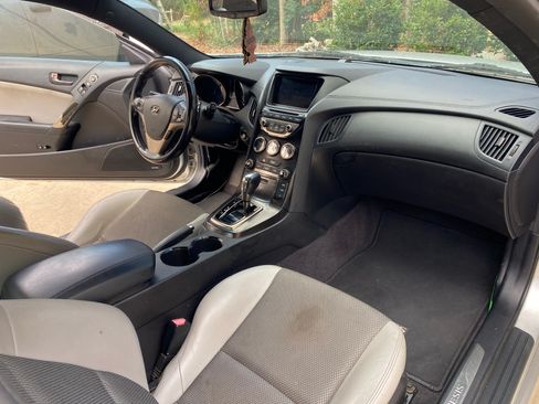 Used 2013 Hyundai Genesis 2.0T image 10