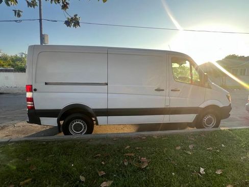 Used 2015 Mercedes-Benz Sprinter 2500 image 1