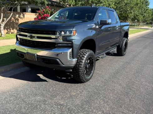 Used 2020 Chevrolet Silverado 1500 LT w/ Fleet Comfort Package AWD/4WD image 4