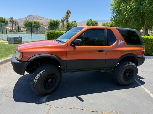 Used 1998 Isuzu Amigo 4WD image 1