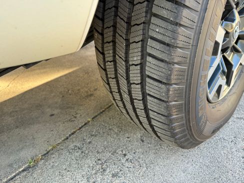 Used 2018 Toyota Tacoma SR5 image 9