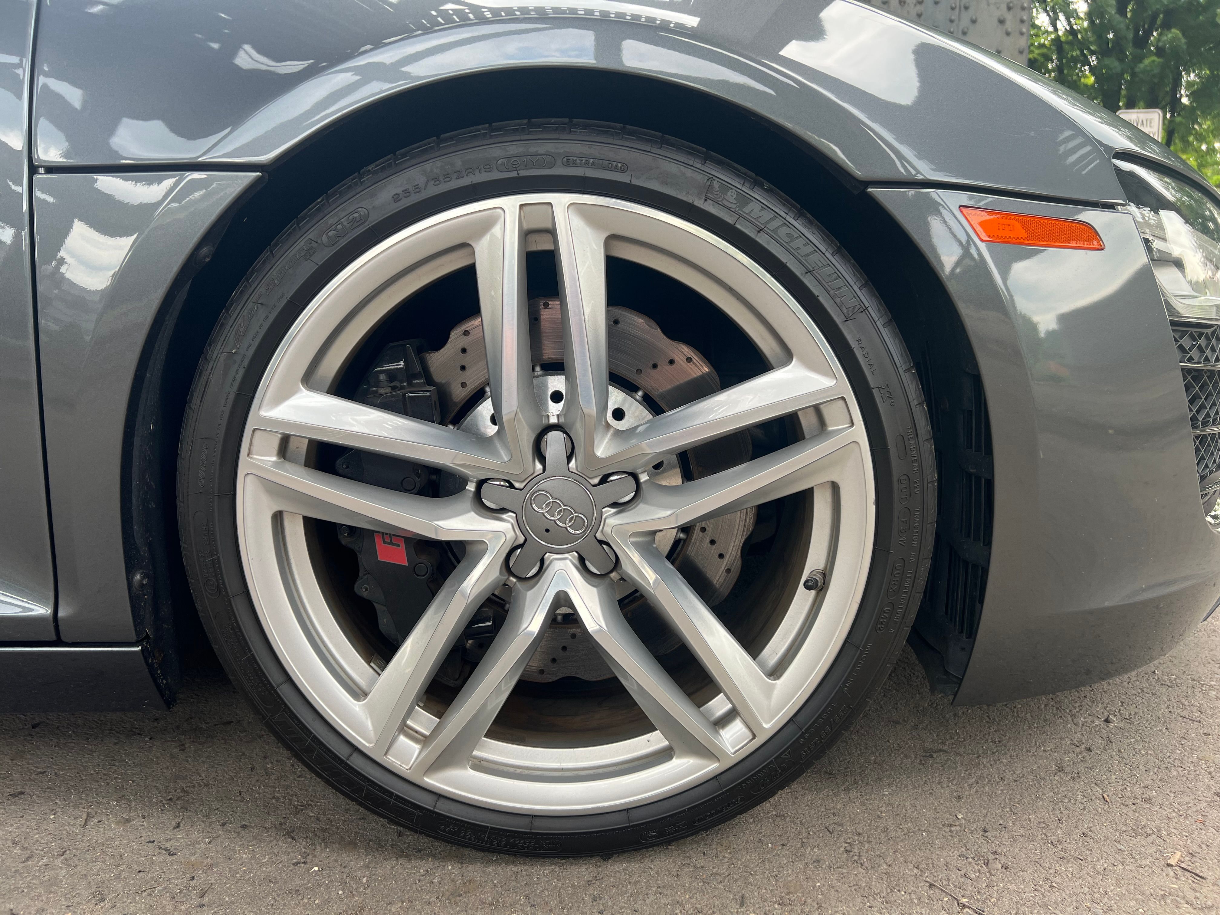 Used 2014 Audi R8 V8 w/ Enhanced Leather Package AWD/4WD image 12