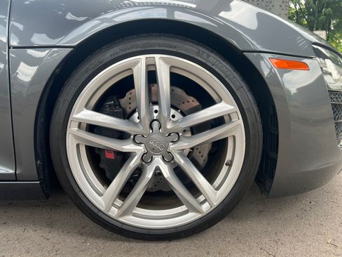 Used 2014 Audi R8 V8 w/ Enhanced Leather Package AWD/4WD image 12