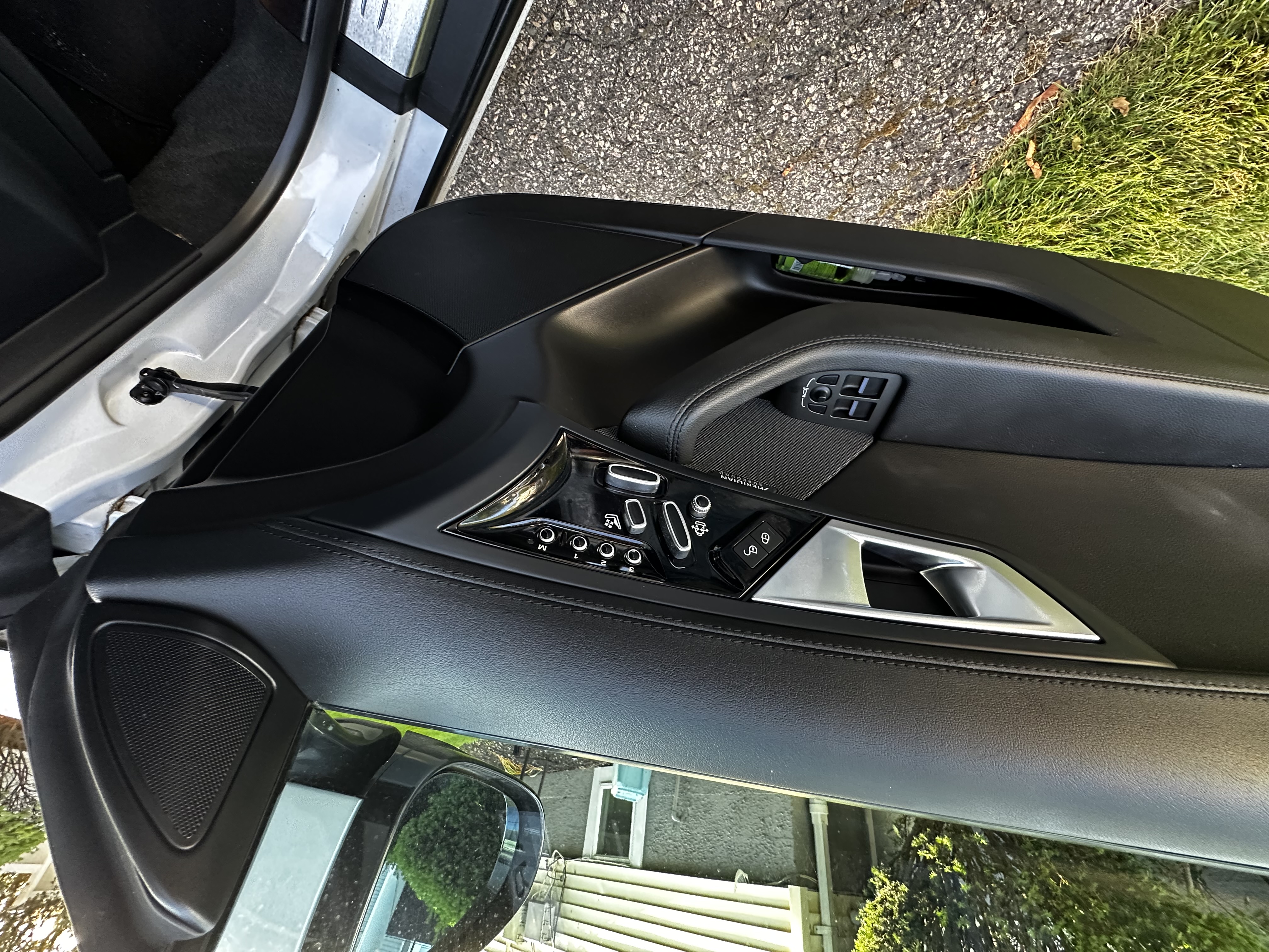 Used 2016 Jaguar F-TYPE Convertible RWD image 12