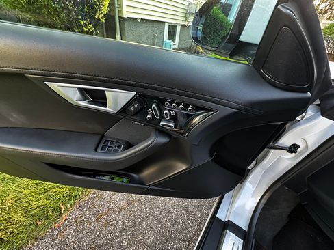 Used 2016 Jaguar F-TYPE Convertible RWD image 12