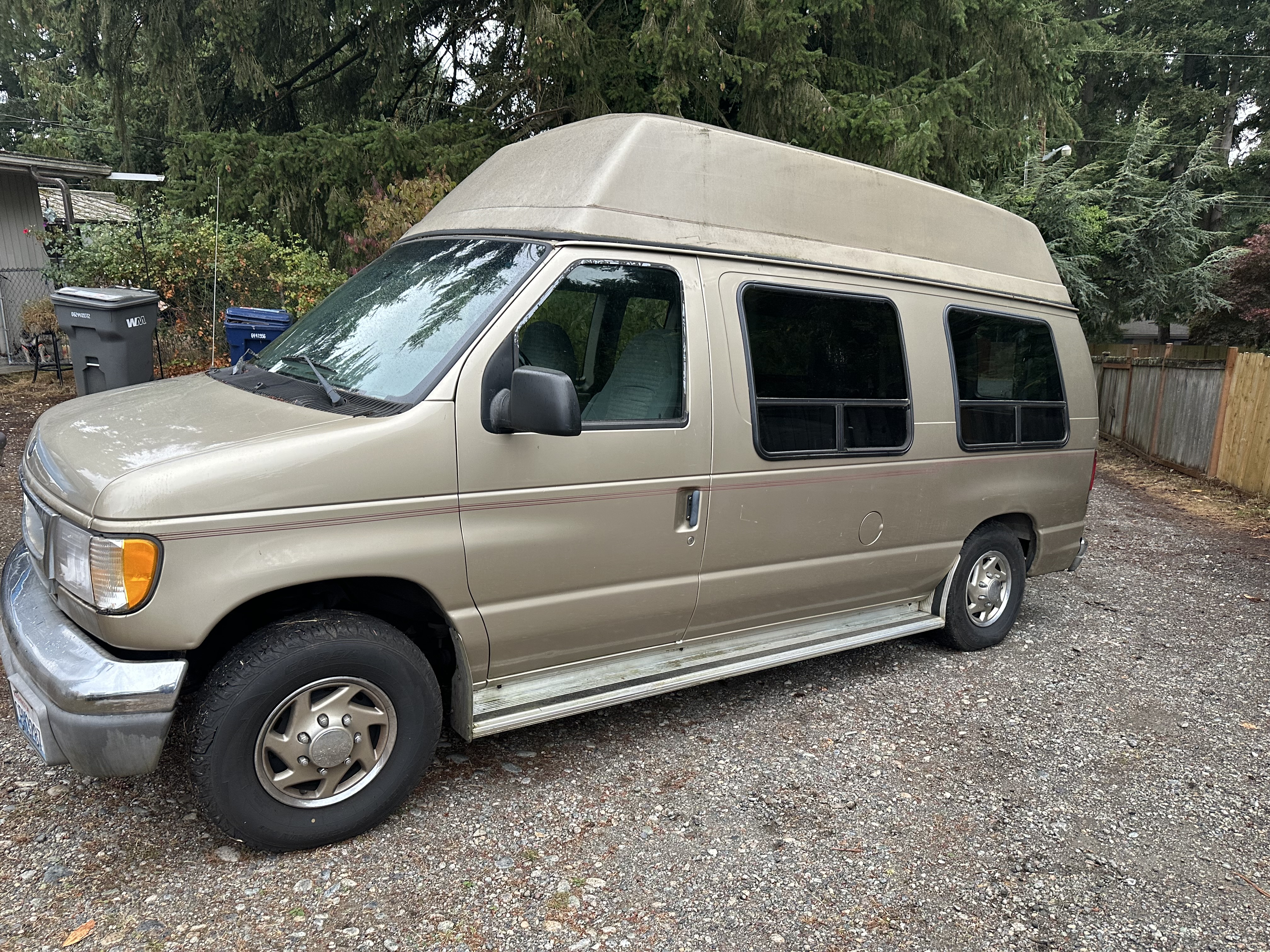 Used 2000 Ford E-150 and Econoline 150 RWD image 1