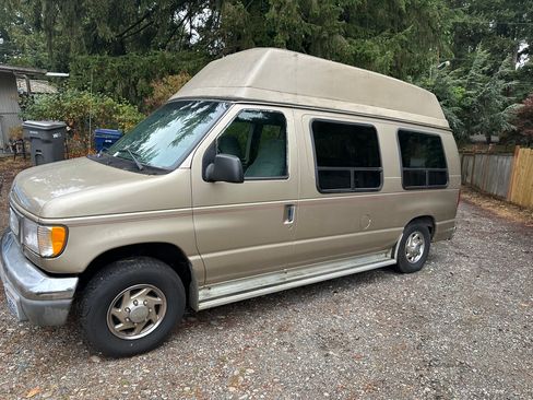 Used 2000 Ford E-150 and Econoline 150 RWD image 1