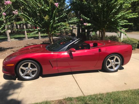 Used 2005 Chevrolet Corvette Convertible w/ Preferred Equipment Group image 2