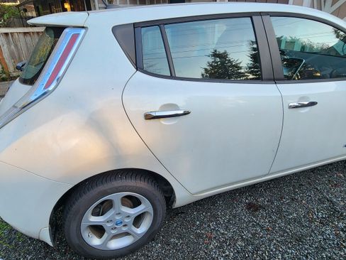 Used 2013 Nissan Leaf SV w/ LED & Quick Charge Pkg image 4